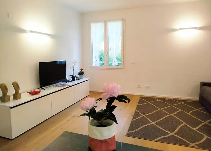 Lola Apartman